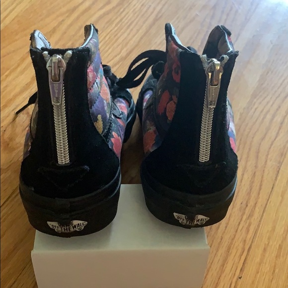 Vans - Picture 2 of 6